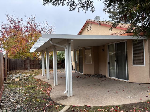 9264 Lucchesi Dr, Sacramento, CA 95829