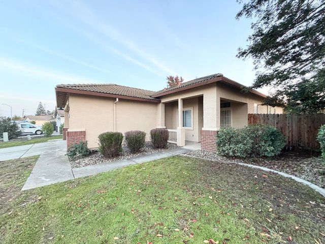 9264 Lucchesi Dr, Sacramento, CA 95829