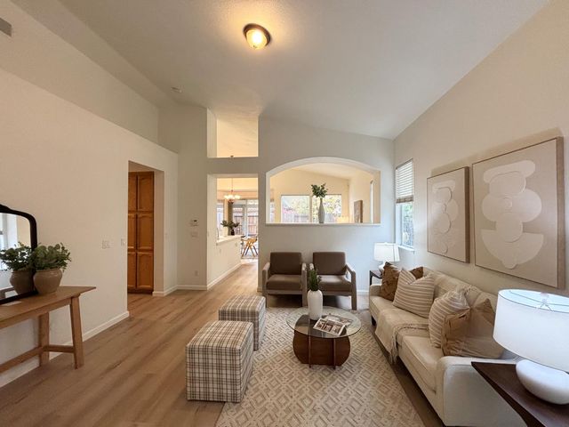 9264 Lucchesi Dr, Sacramento, CA 95829