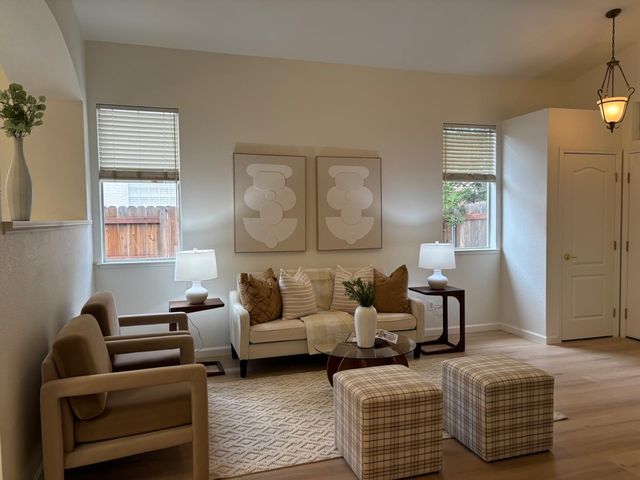 9264 Lucchesi Dr, Sacramento, CA 95829