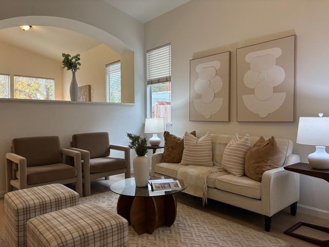 9264 Lucchesi Dr, Sacramento, CA 95829