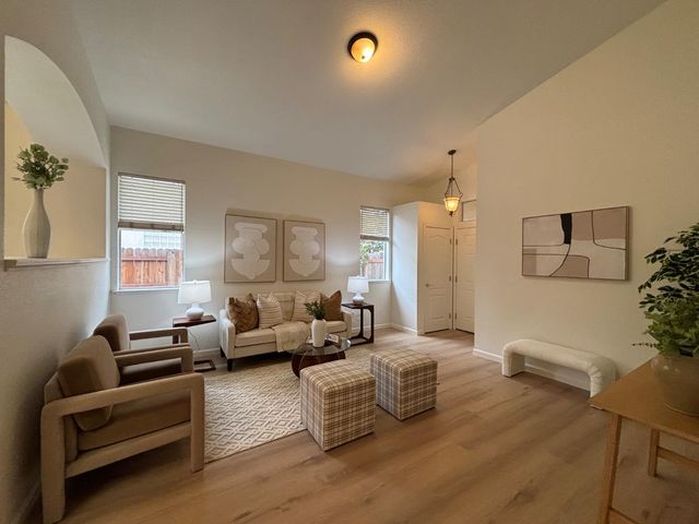 9264 Lucchesi Dr, Sacramento, CA 95829