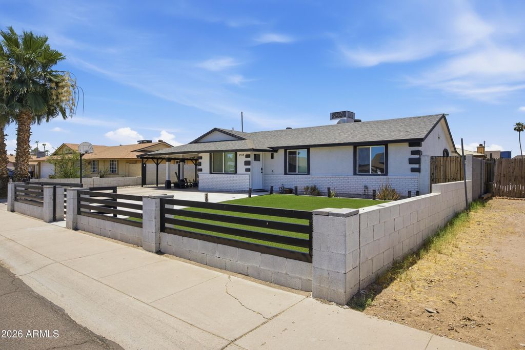 1918 N 42ND Avenue, Phoenix, AZ 85009