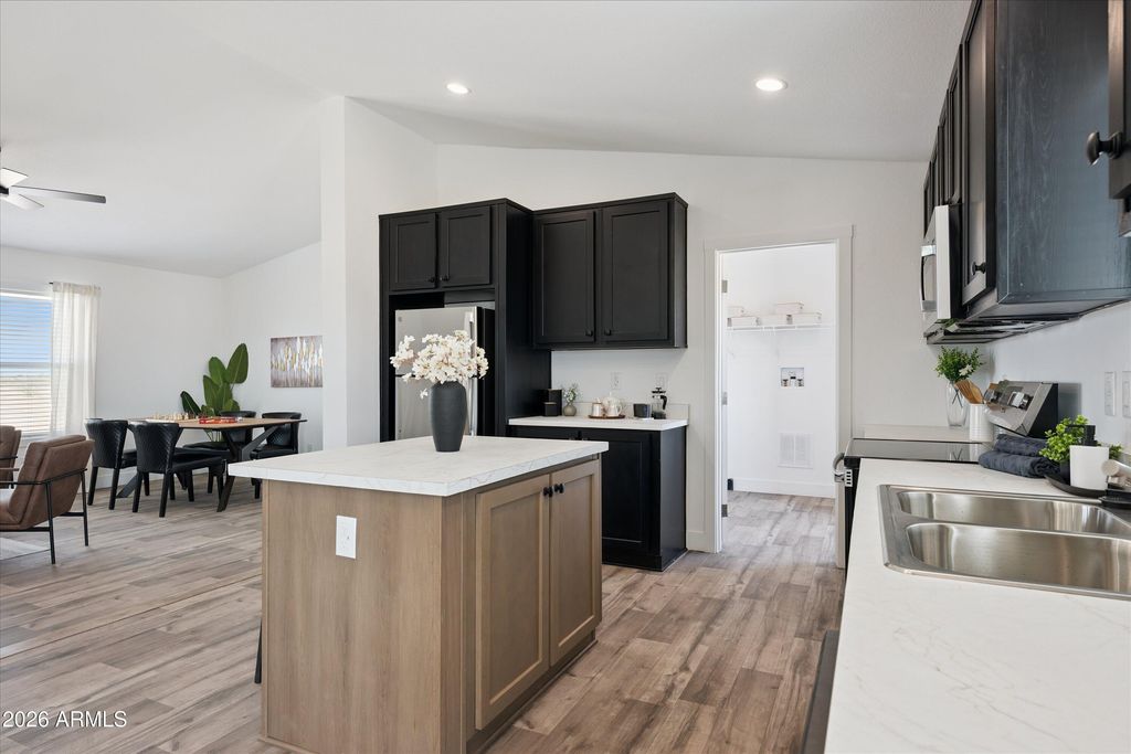 Image 10 of property listing at 10929 W COPPER KETTLE Drive, Casa Grande, AZ 85193