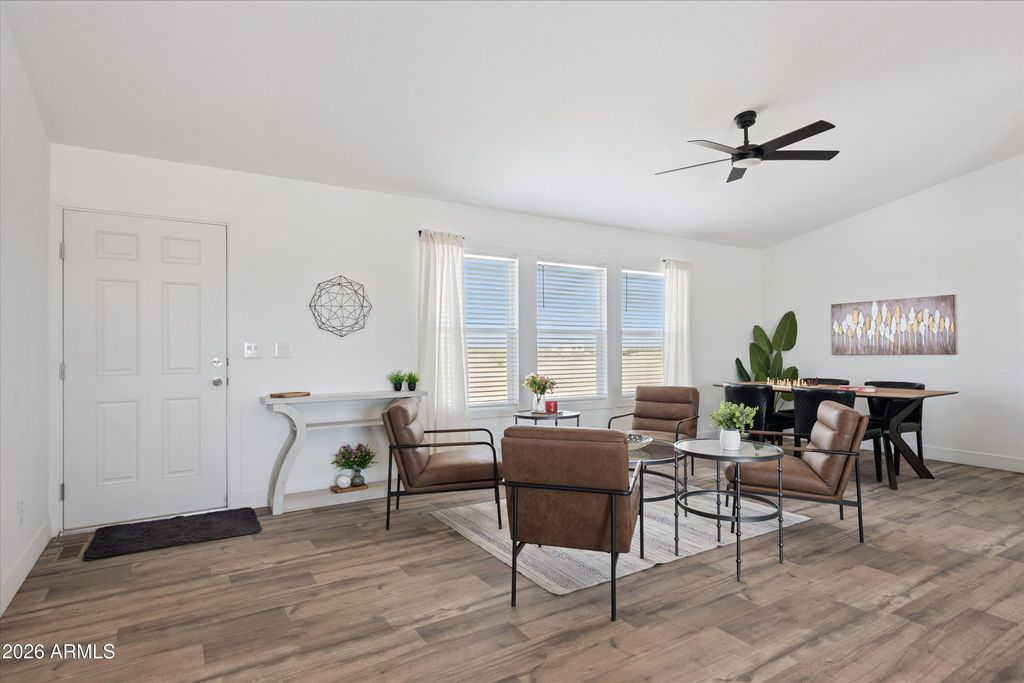 Image 5 of property listing at 10929 W COPPER KETTLE Drive, Casa Grande, AZ 85193