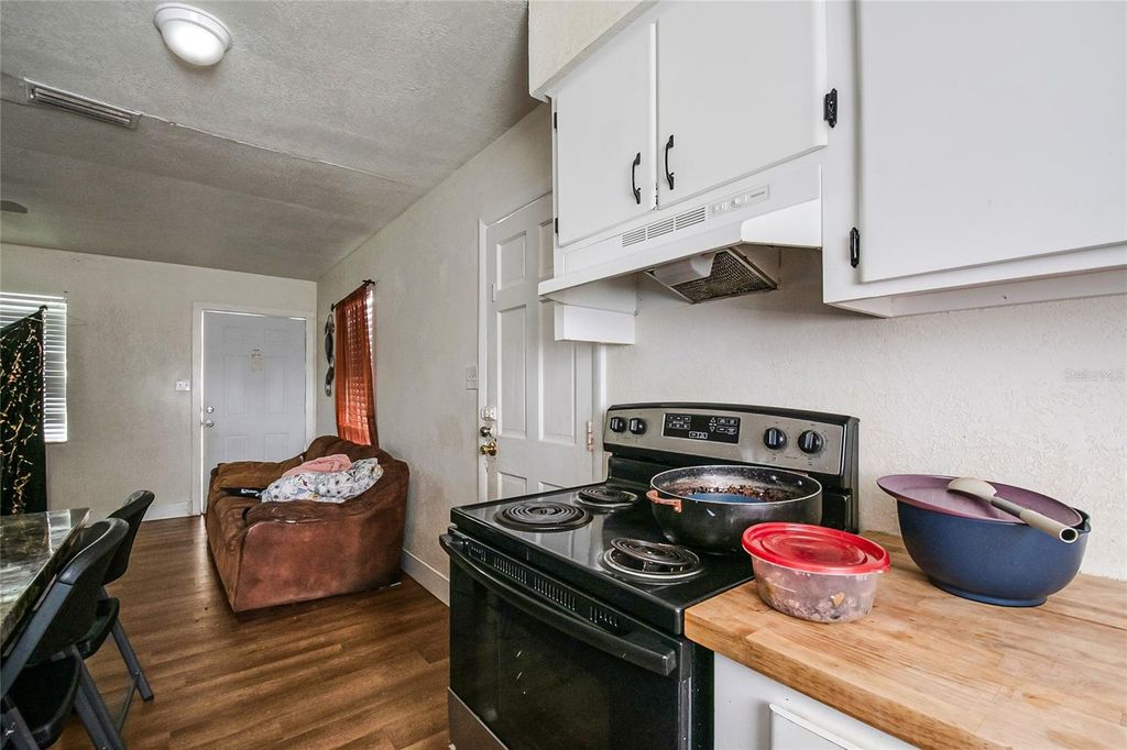Image 8 of property listing at 4135 RALEIGH STREET, Orlando, FL 32811