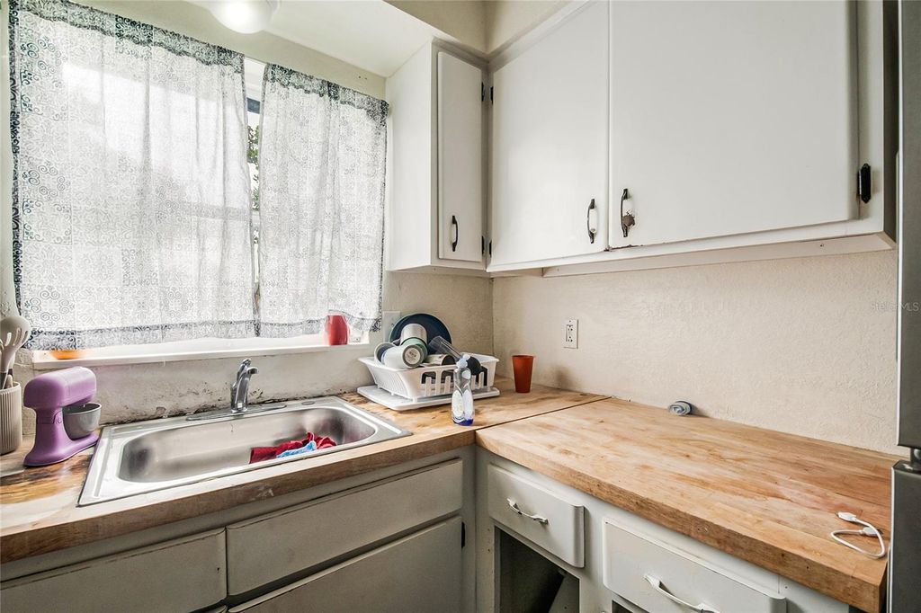 Image 9 of property listing at 4135 RALEIGH STREET, Orlando, FL 32811