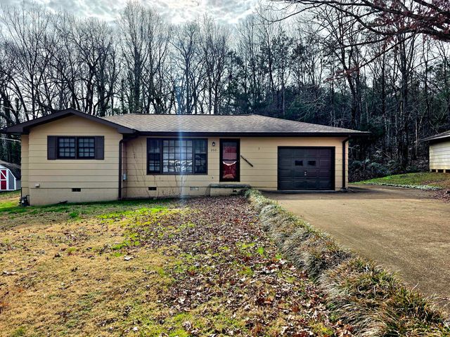 255 Canary Avenue, Trenton, GA 30752