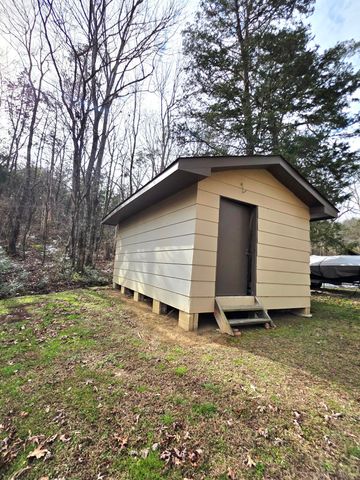 255 Canary Avenue, Trenton, GA 30752