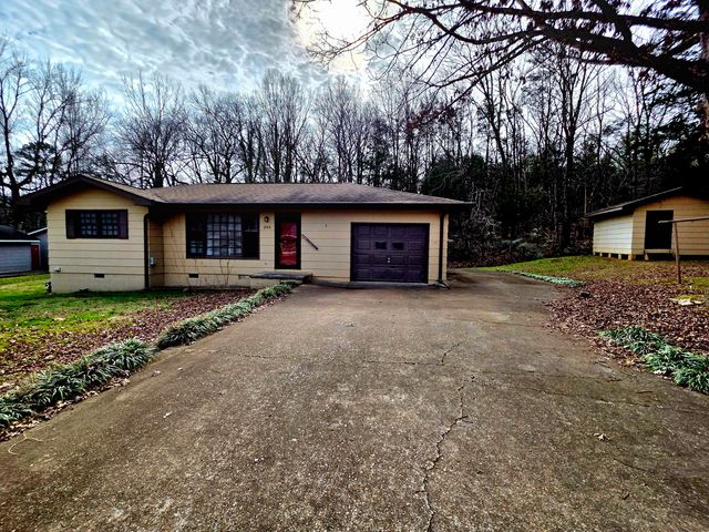 255 Canary Avenue, Trenton, GA 30752