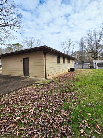 255 Canary Avenue, Trenton, GA 30752