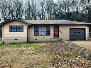 255 Canary Avenue, Trenton, GA 30752