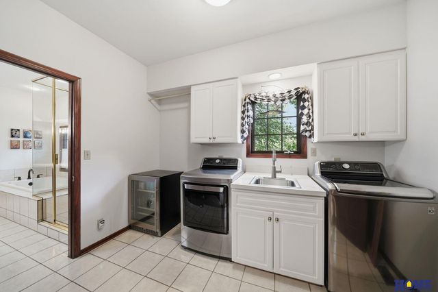 6425 Lone Tree Drive, Lincoln, NE 68512