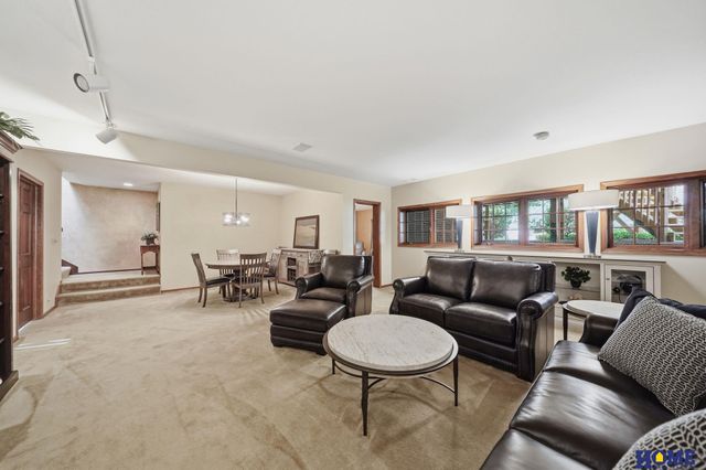 6425 Lone Tree Drive, Lincoln, NE 68512