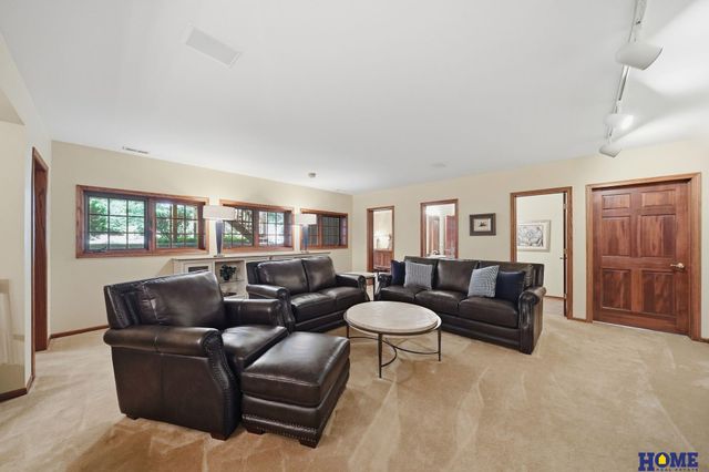 6425 Lone Tree Drive, Lincoln, NE 68512