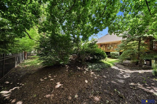 6425 Lone Tree Drive, Lincoln, NE 68512