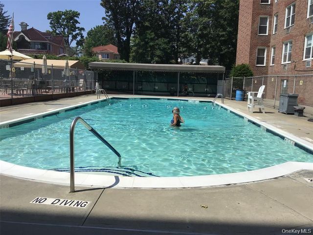 54-40 Little Neck Parkway 6G, Little Neck, NY 11362