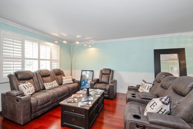 13 Oakview Road, Matteson, IL 60443