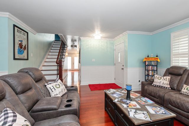 13 Oakview Road, Matteson, IL 60443