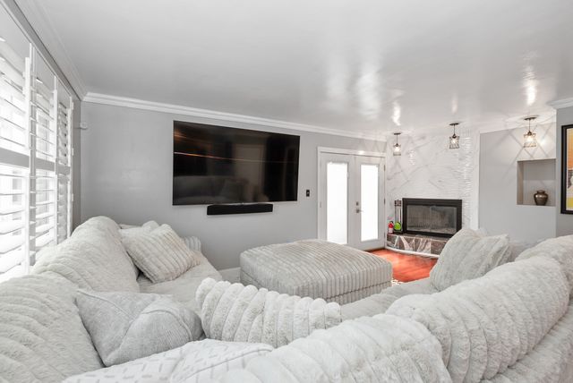 13 Oakview Road, Matteson, IL 60443