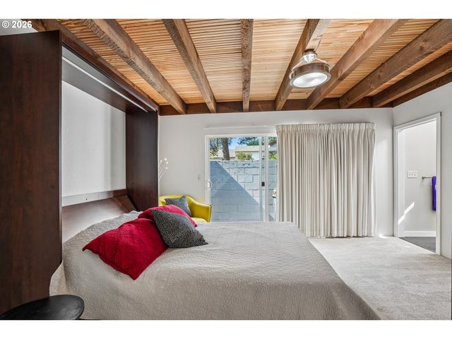 520 N HAYDEN BAY Dr, Portland, OR 97217