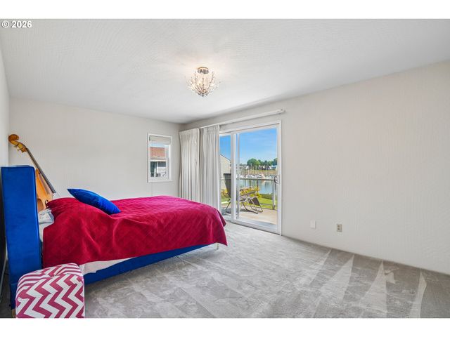 520 N HAYDEN BAY Dr, Portland, OR 97217