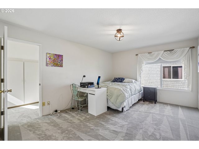 520 N HAYDEN BAY Dr, Portland, OR 97217