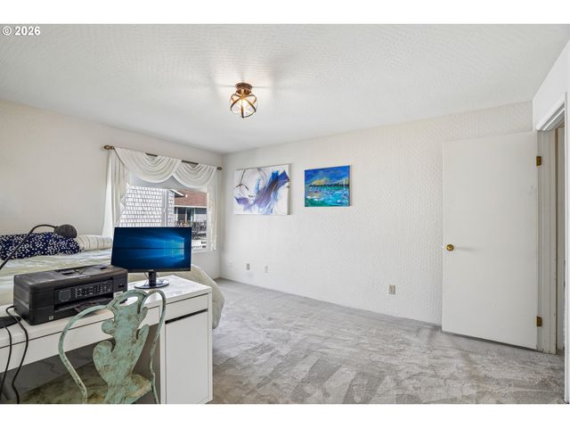 520 N HAYDEN BAY Dr, Portland, OR 97217