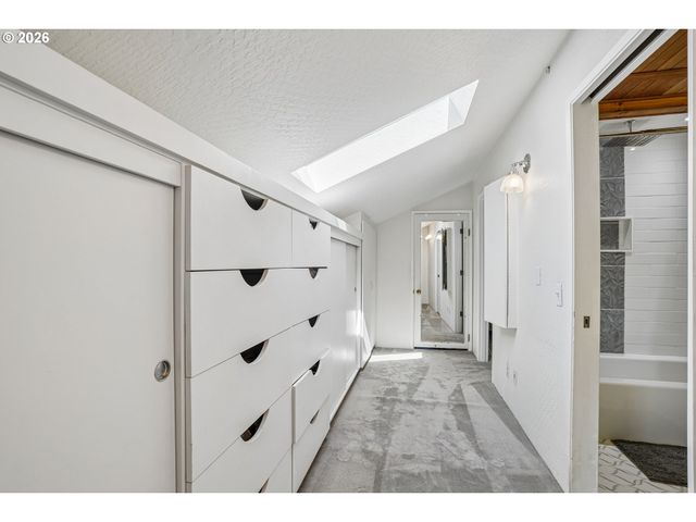 520 N HAYDEN BAY Dr, Portland, OR 97217