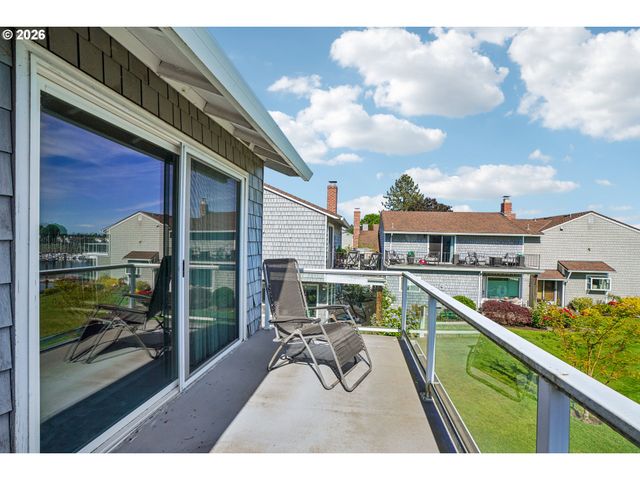 520 N HAYDEN BAY Dr, Portland, OR 97217