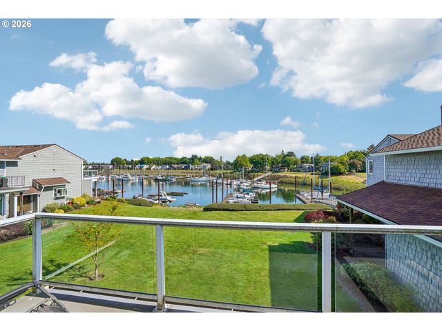520 N HAYDEN BAY Dr, Portland, OR 97217