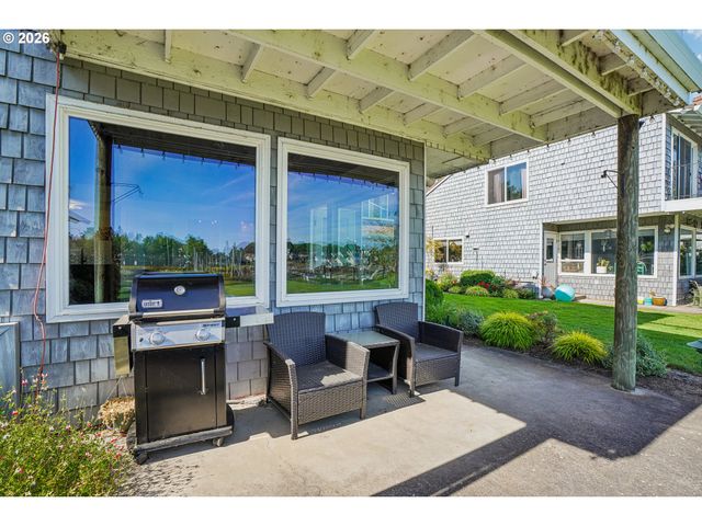 520 N HAYDEN BAY Dr, Portland, OR 97217