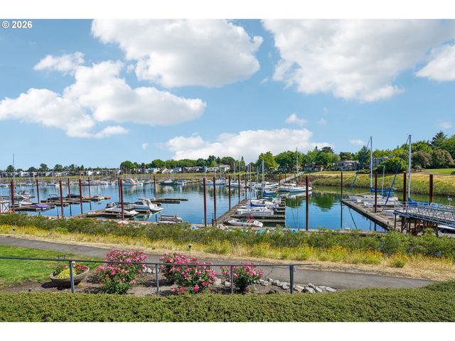 520 N HAYDEN BAY Dr, Portland, OR 97217