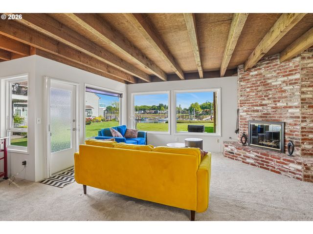 520 N HAYDEN BAY Dr, Portland, OR 97217