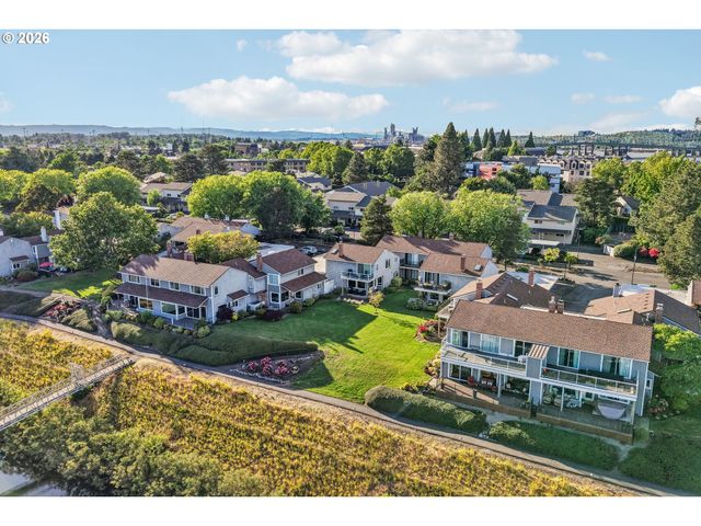 520 N HAYDEN BAY Dr, Portland, OR 97217