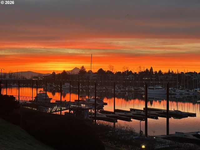 520 N HAYDEN BAY Dr, Portland, OR 97217