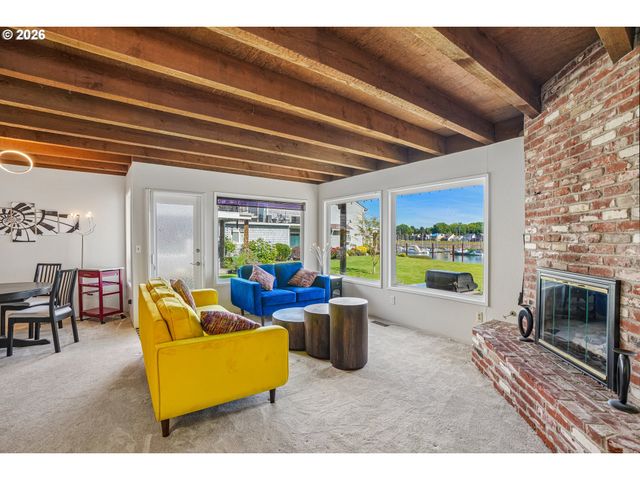520 N HAYDEN BAY Dr, Portland, OR 97217