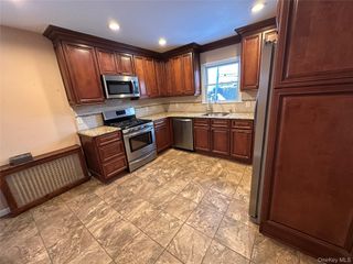 91 7th Street, Hicksville, NY 11801