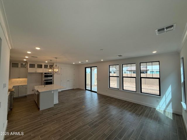 2410 W Los Arboles Place, Chandler, AZ 85224