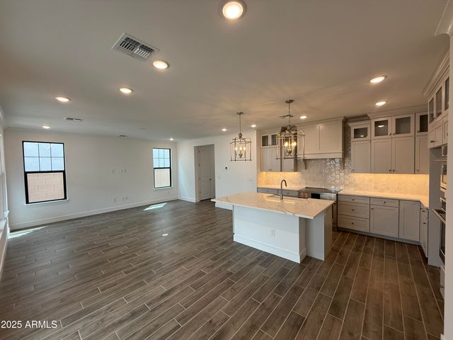 2410 W Los Arboles Place, Chandler, AZ 85224