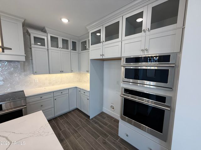 2410 W Los Arboles Place, Chandler, AZ 85224