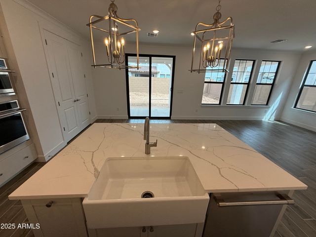 2410 W Los Arboles Place, Chandler, AZ 85224