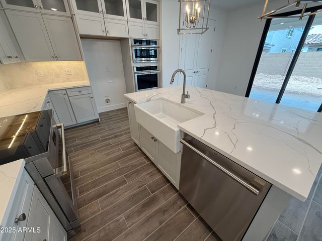 2410 W Los Arboles Place, Chandler, AZ 85224