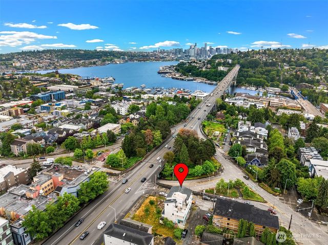 816 N 38th Street, Seattle, WA 98103