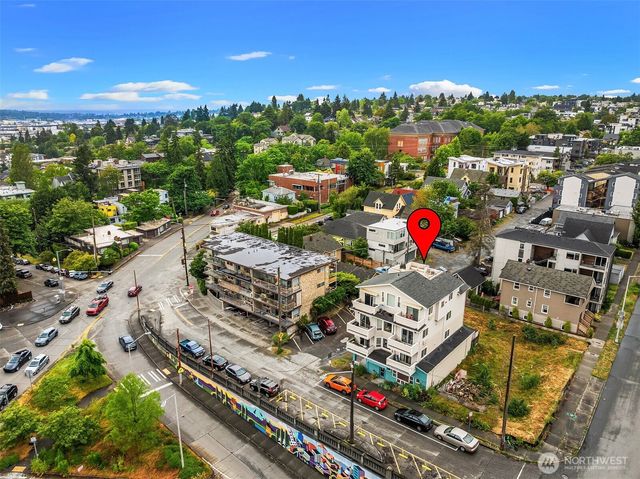 816 N 38th Street, Seattle, WA 98103
