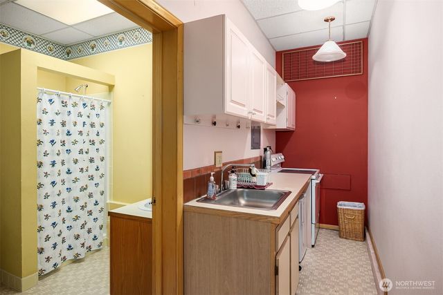 816 N 38th Street, Seattle, WA 98103