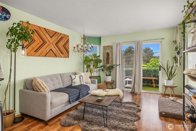 816 N 38th Street, Seattle, WA 98103