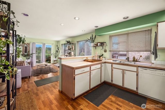 816 N 38th Street, Seattle, WA 98103