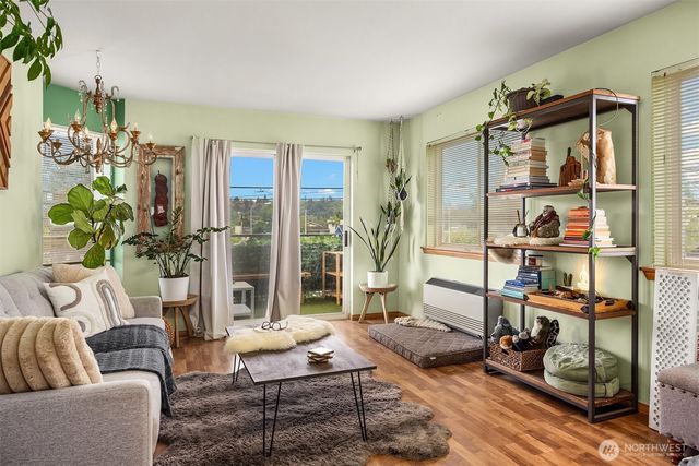 816 N 38th Street, Seattle, WA 98103