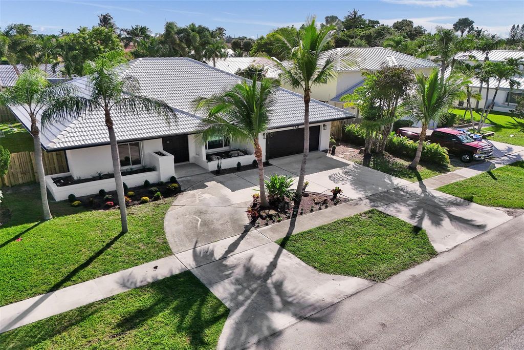340 Oregon Ln, Boca Raton, FL 33487